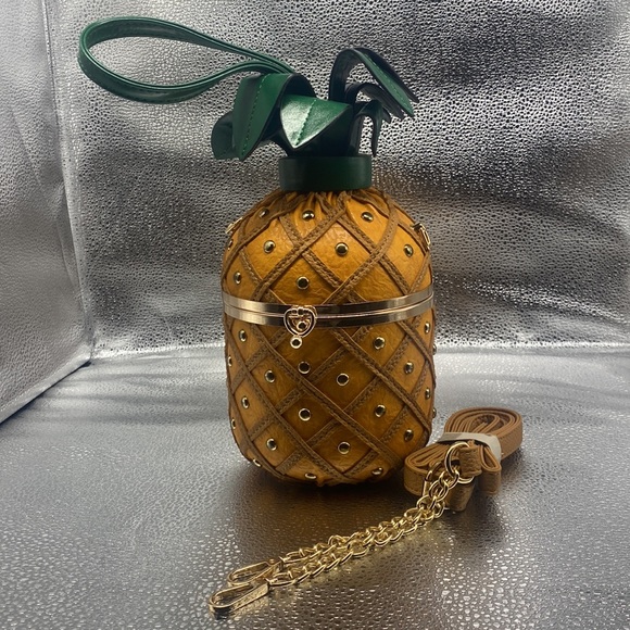 NWT Vegan Leather Tan Pineapple Top Handle Clutch - Picture 4 of 4